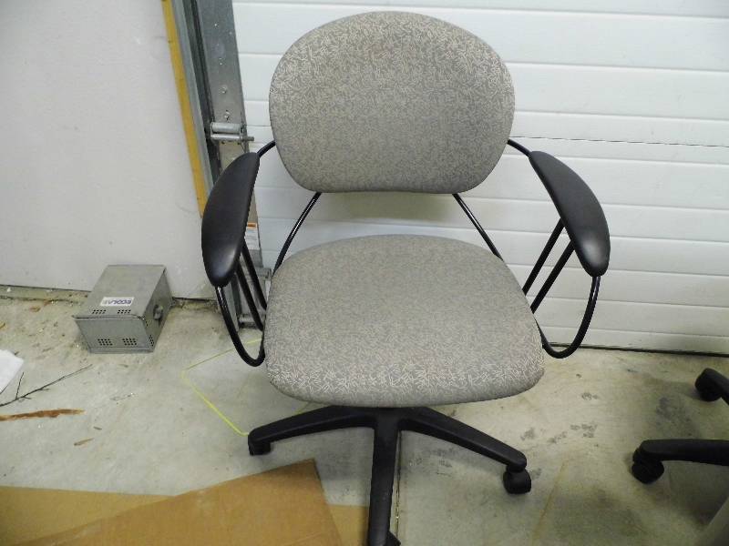 lot 41 image: Office Chair with Arms