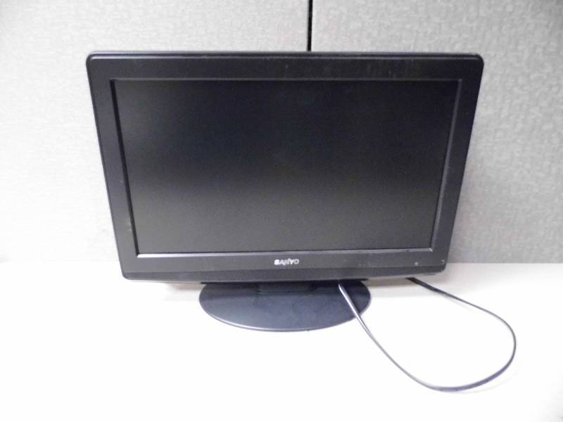 lot 6 image: Sanyo 19 TV with Remote