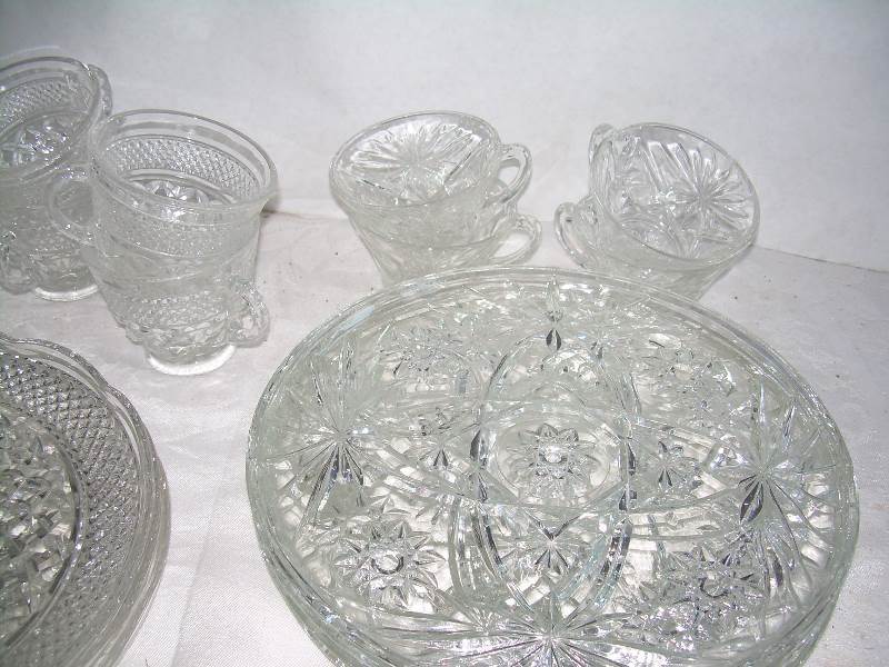 3 snack plates,8 cups,4 snack plates,4 cups