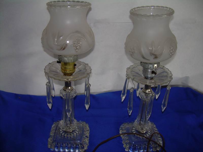 2 vintage electric lamps.