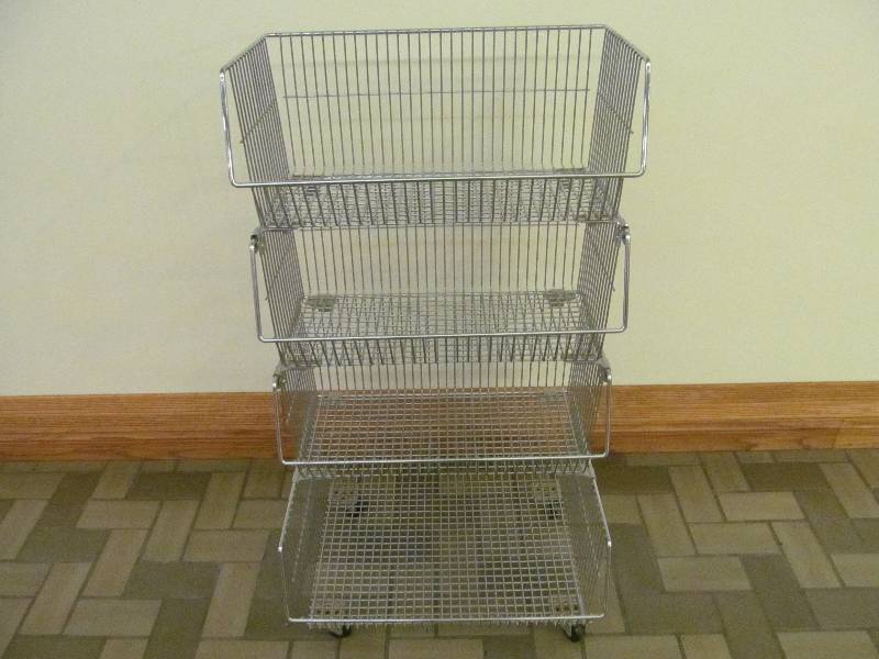 lot 5 image: 4 Stainless Steel Bins