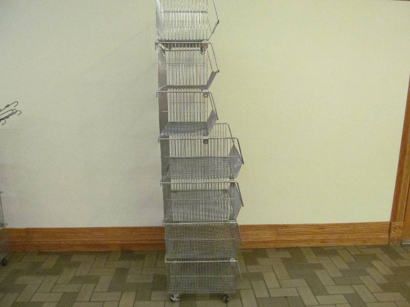 lot 3 image: Storage Bins