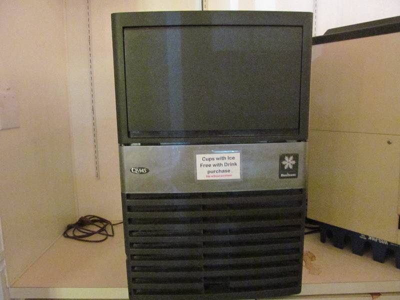 lot 7 image: Manitowoc QM45 Ice Maker