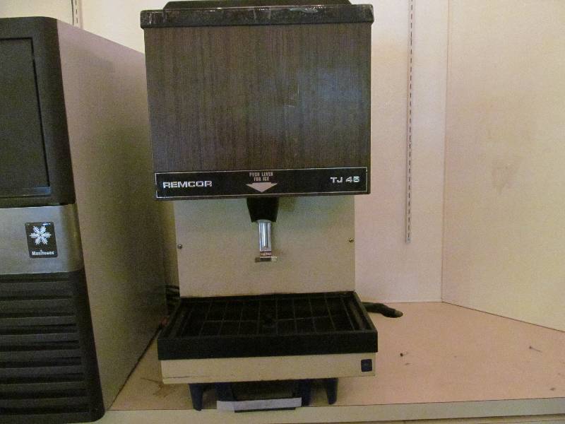 lot 8 image: Remcor TJ 45 Ice Maker