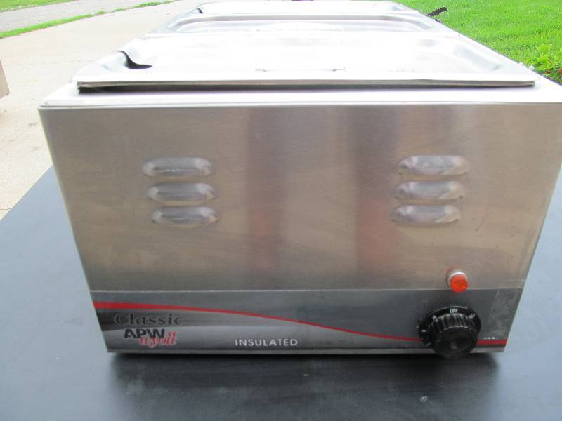 lot 15 image: APW Wyott Classic Insulated Warmer