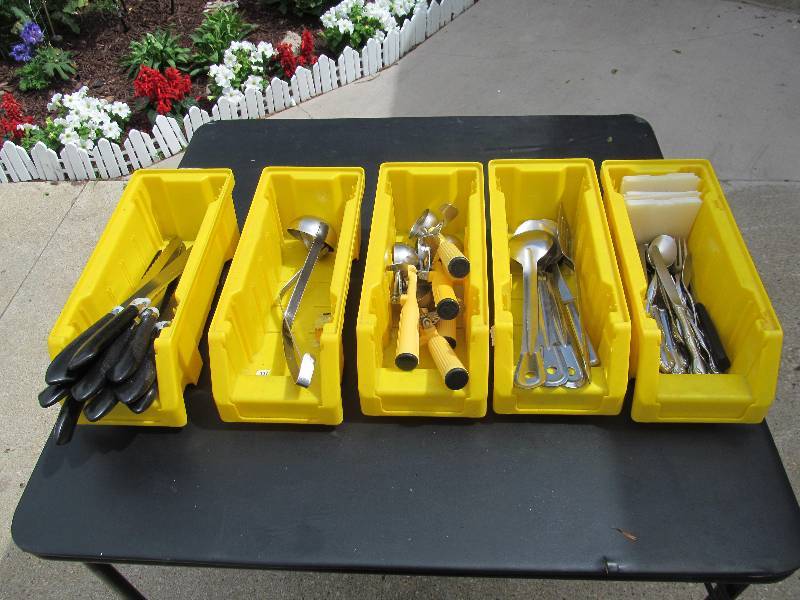 lot 24 image: Misc. Serving Utensils