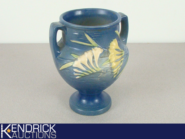 lot 1 image: MINT Condition Vintage 1968 Roseville Pottery Freesia Vase