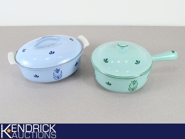 lot 5 image: 2 Vintage Dru Holland Enameled Cast Iron Lidded Dutch Ovens