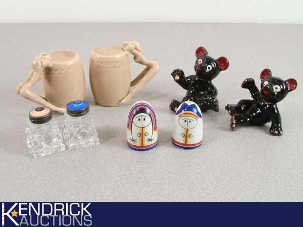 lot 37 image: Lot of High End Collectible Vintage Salt & Pepper Shakers