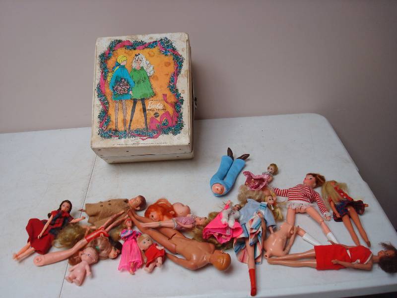 Vintage Barbie Doll Case And dolls And Parts, Lots Of Wear To Case