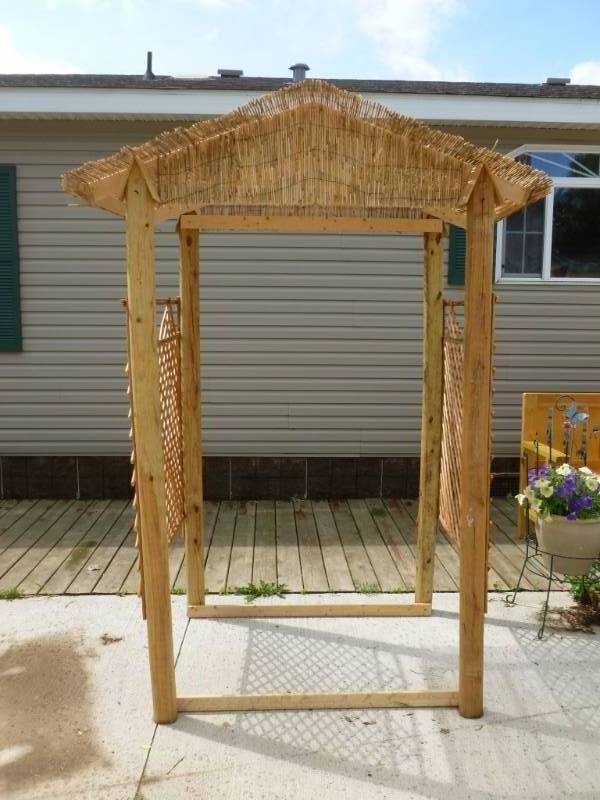 lot 2 image: Garden Trellis