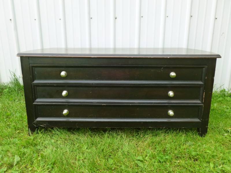 lot 21 image: Low Boy Dresser