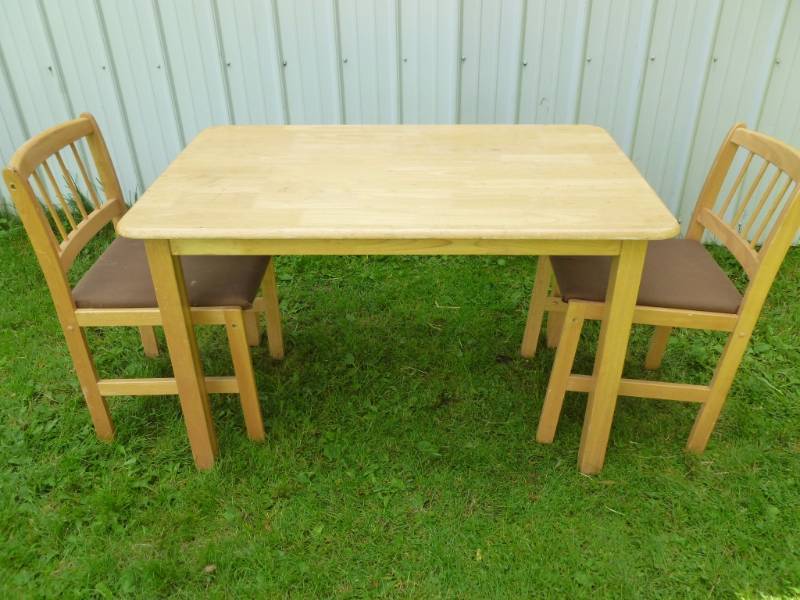 lot 42 image: Dining Room Set