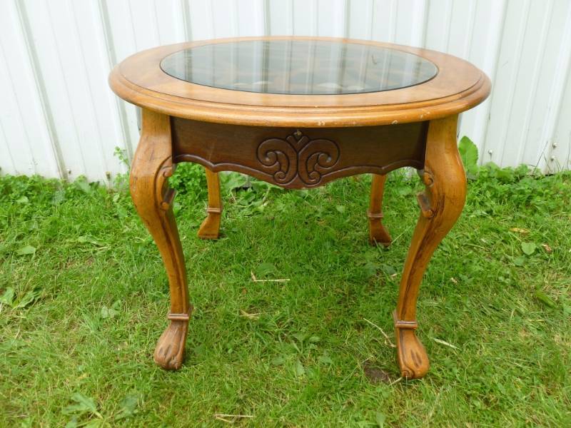 lot 44 image: End Table