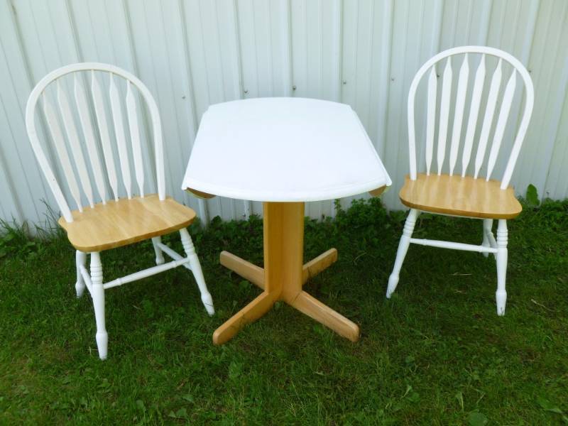 lot 51 image: Dining Room Set