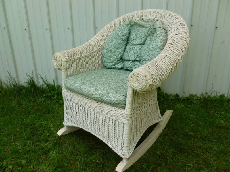 lot 54 image: Painted Wicker Chair
