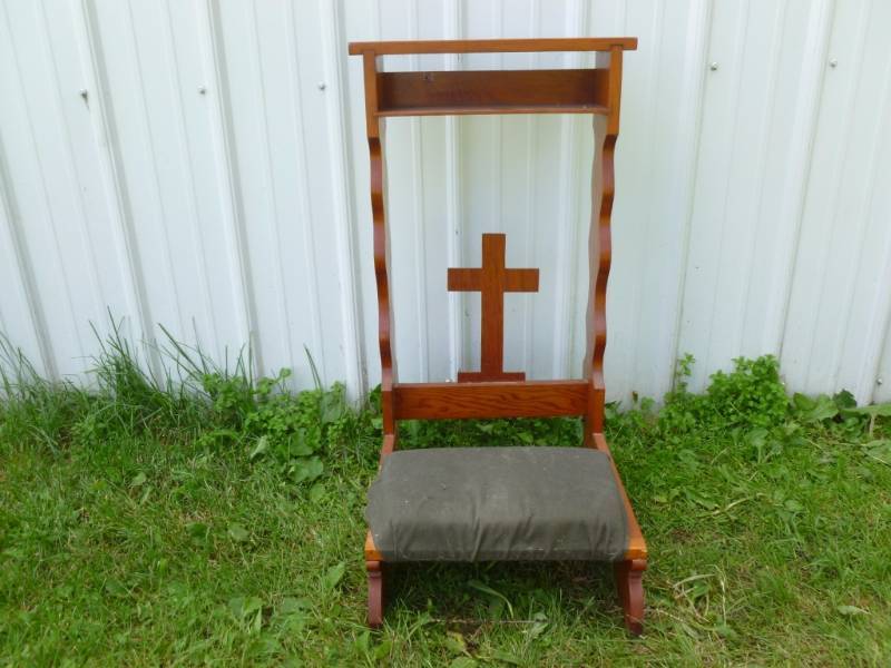 lot 62 image: Vintage Prayer Kneeler
