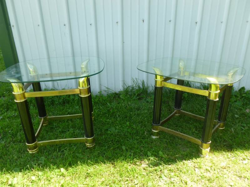lot 76 image: Glass Top End Table