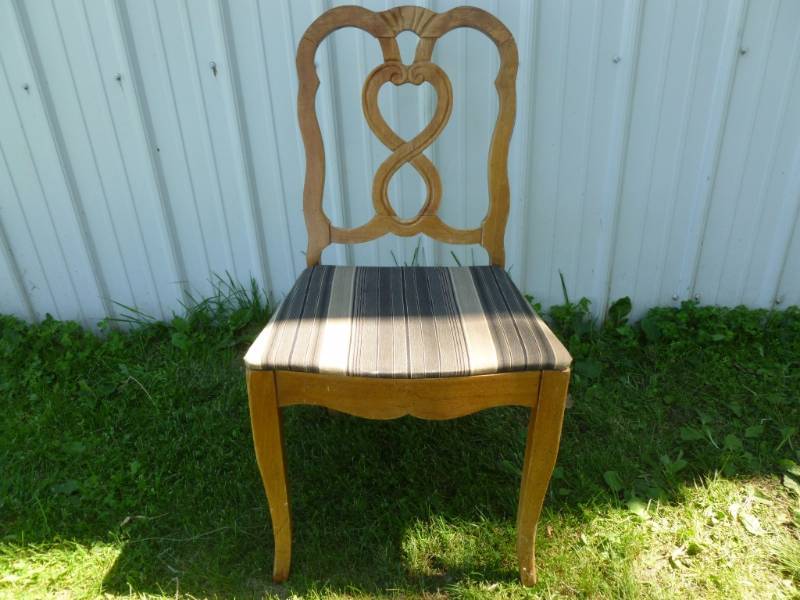 lot 83 image: Chair