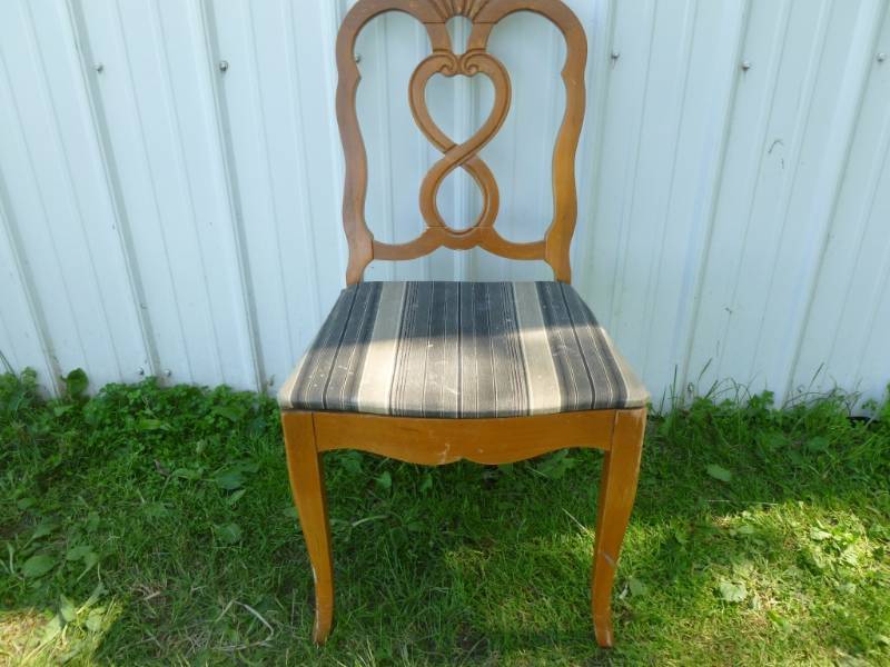 lot 84 image: Chair
