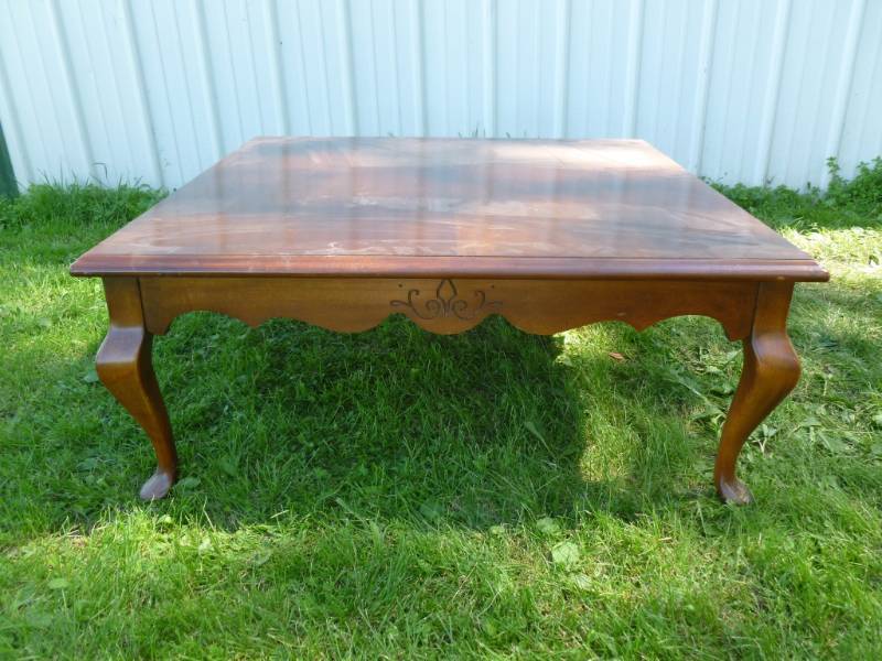 lot 90 image: Coffee Table