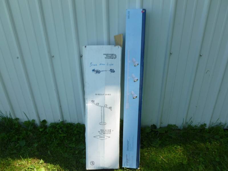 lot 91 image: Track Lights