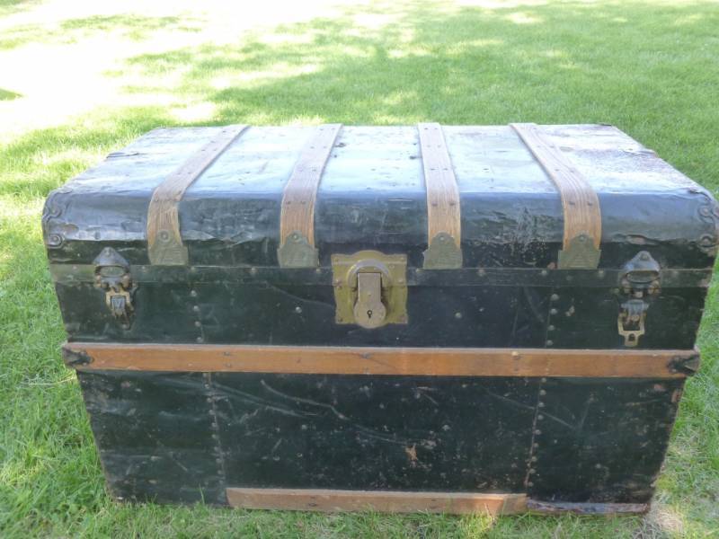 lot 92 image: Antique Steamer Trunk