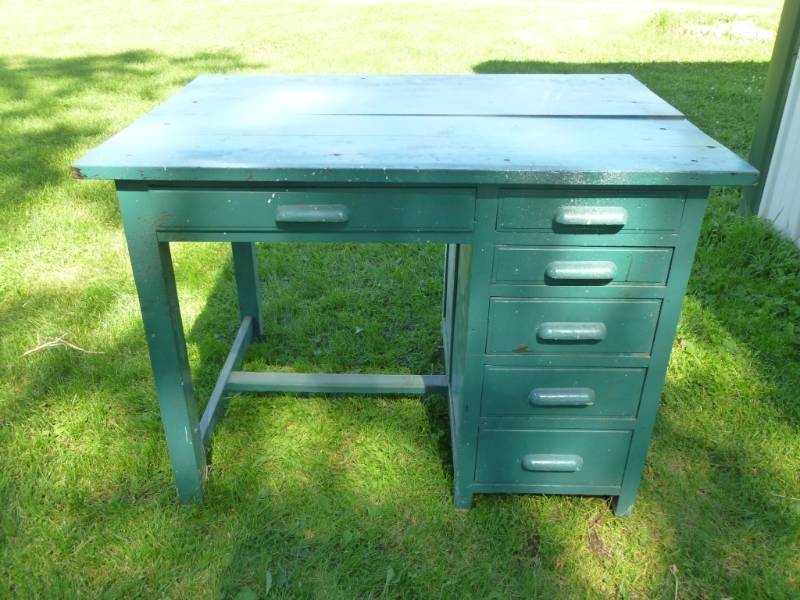 lot 93 image: Vintage Knee Hole Desk