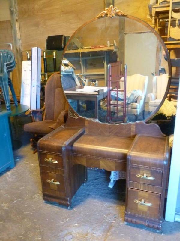 lot 94 image: Antique Waterfall Vanity Dresser