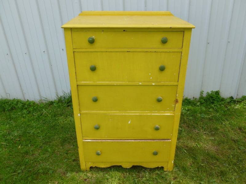 lot 95 image: Vintage Dresser