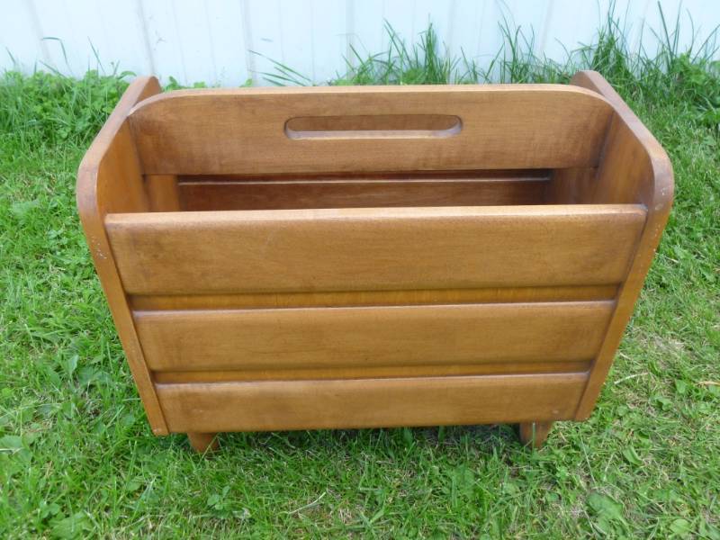 lot 96 image: Magazine Rack