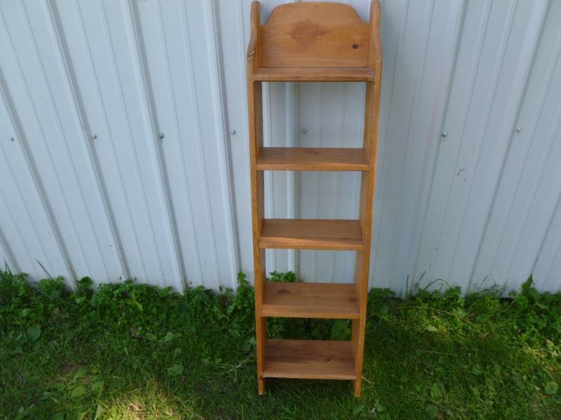 lot 100 image: Floor Shelf