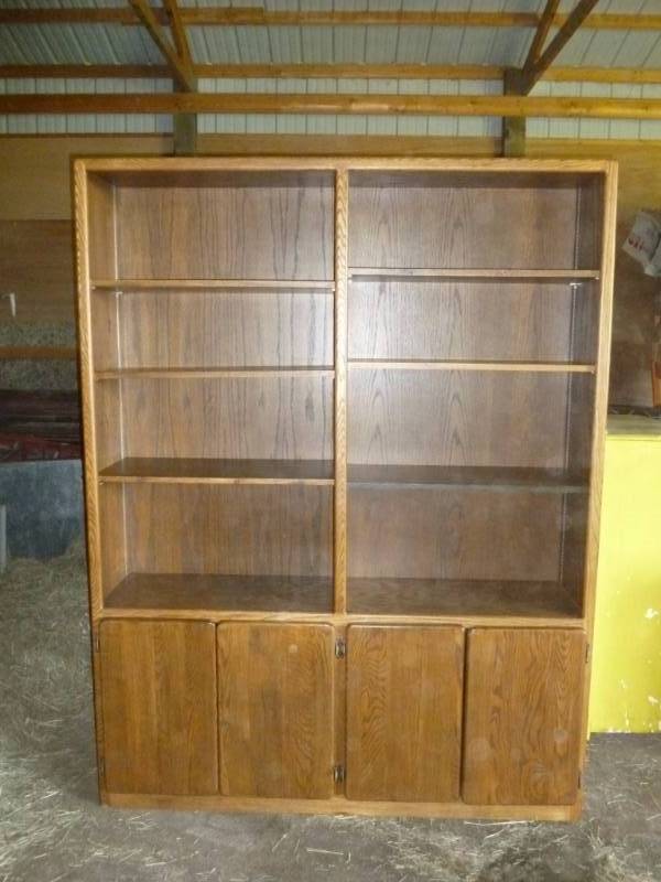 lot 102 image: Custom Made Oak Bookshelf