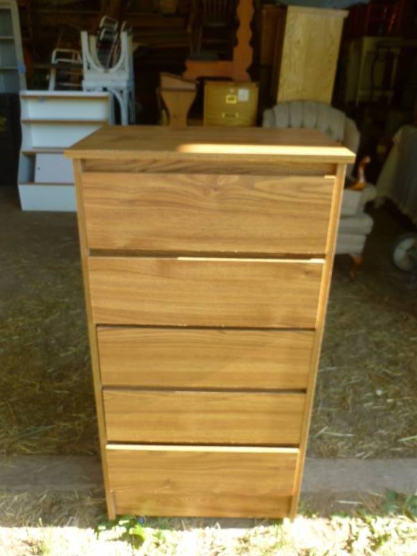 lot 103 image: Dresser