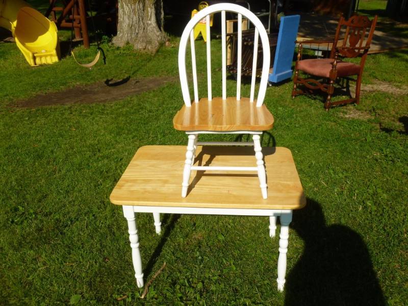 lot 111 image: Kids Table Set