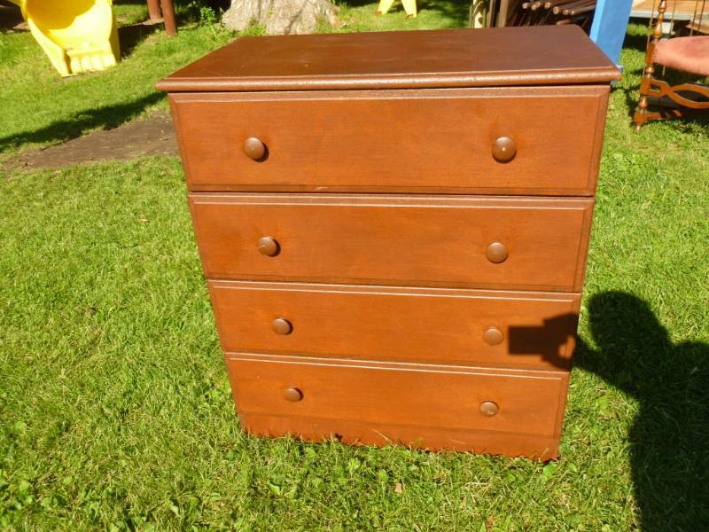 lot 112 image: Dresser