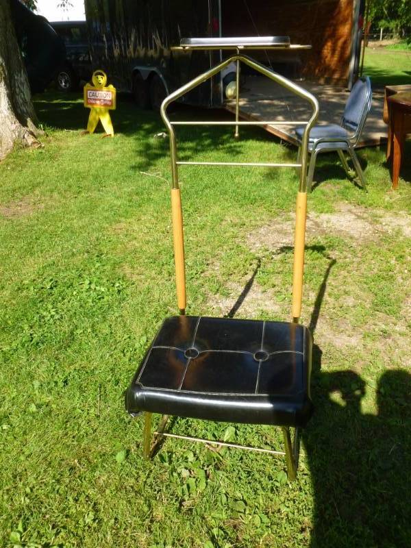 lot 117 image: Vintage Butler Chair