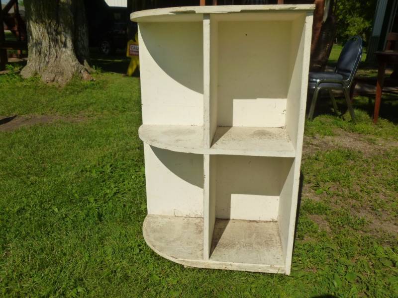 lot 119 image: Vintage Floor Shelf