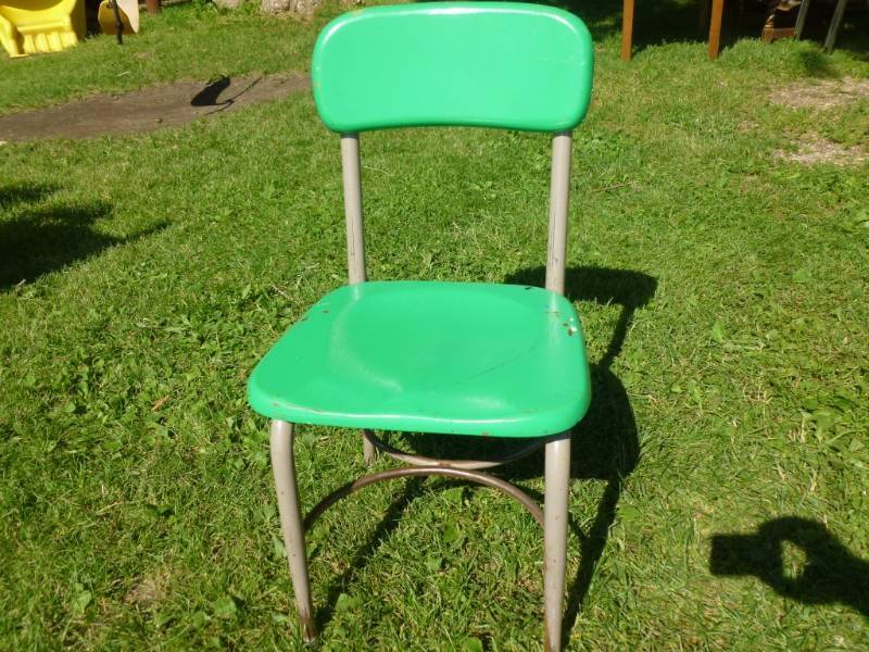 lot 125 image: Vintage Painted School House Chair