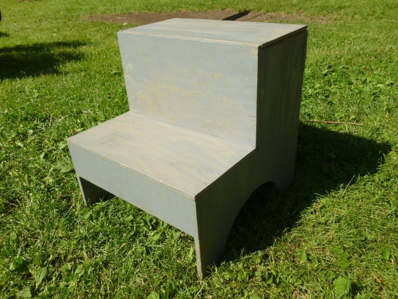 lot 127 image: Painted Step Stool