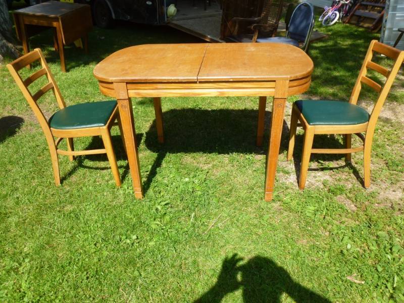lot 132 image: Dining Room Set