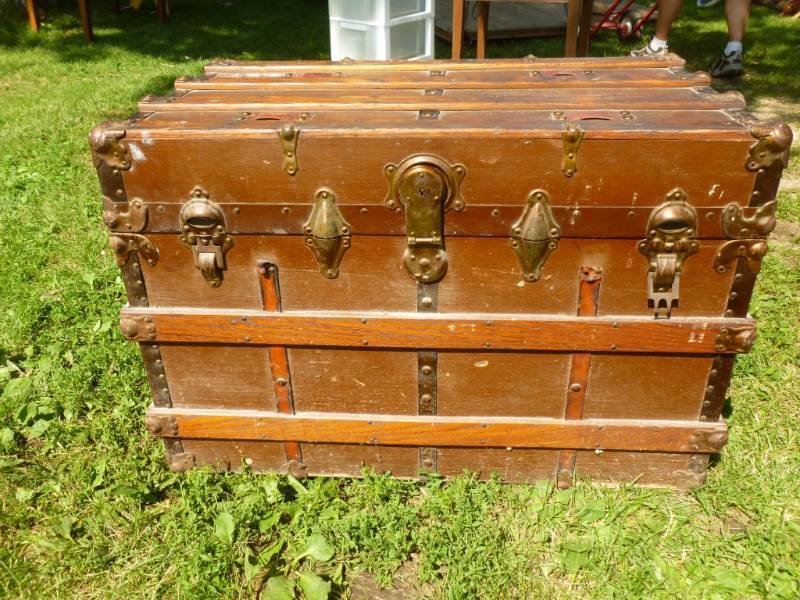 lot 141 image: Antique Steamer Trunk