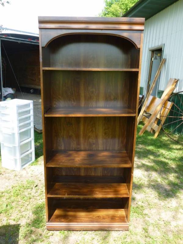 lot 142 image: Book Shelf