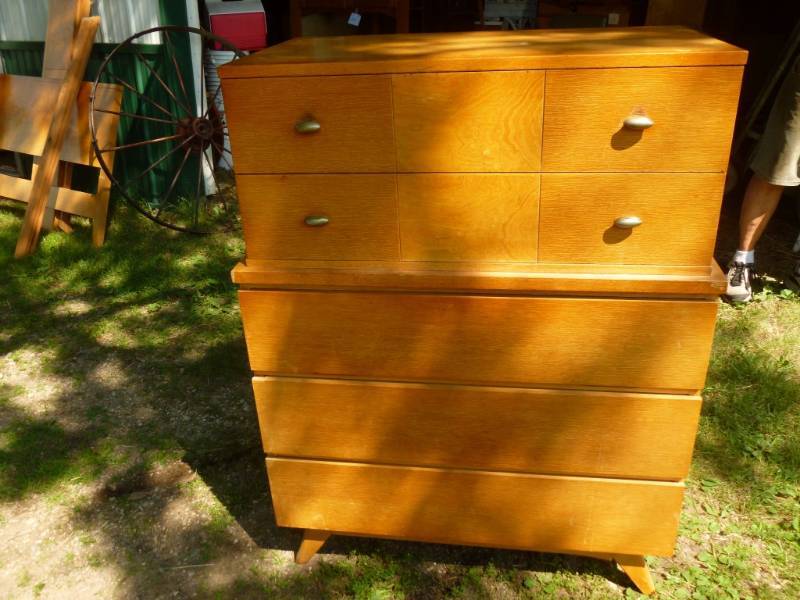 lot 145 image: Vintage Drexel Dresser