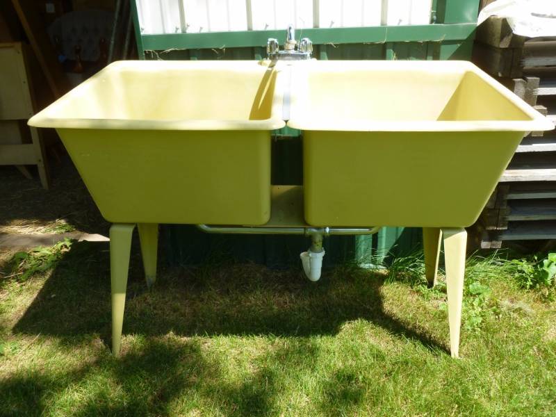 lot 150 image: Laundry Sink