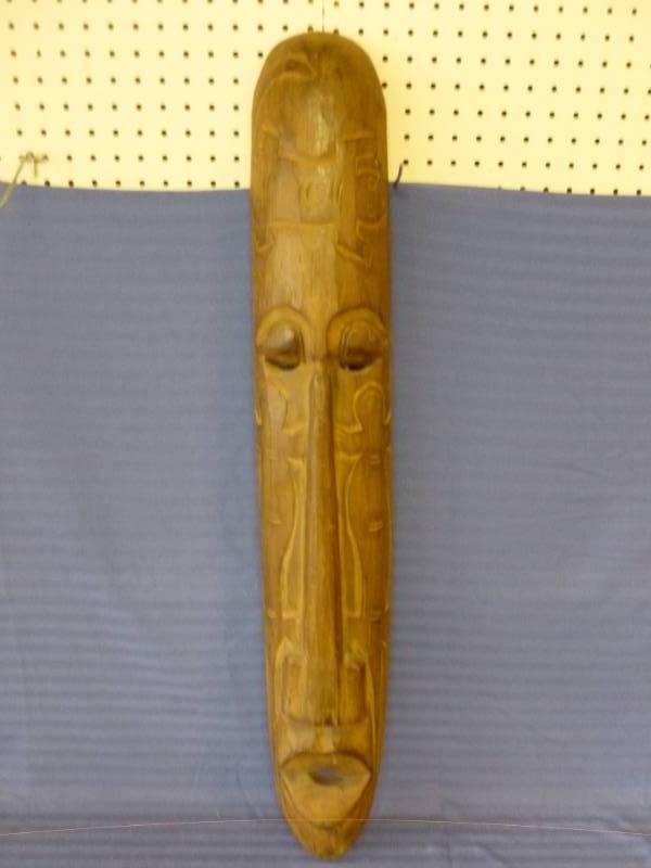 lot 16 image: Hand Carved Wooden Face Decoration