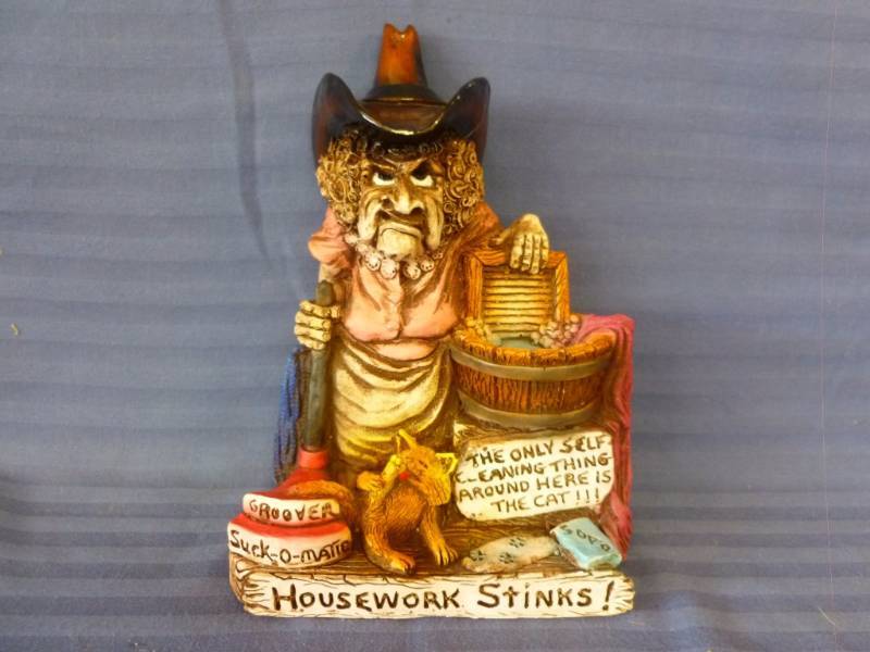 lot 26 image: Home Decorative