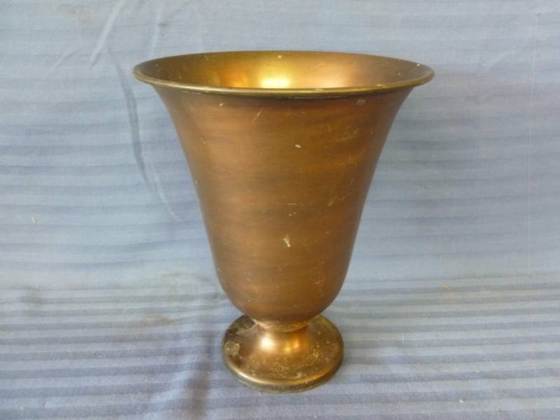 lot 28 image: Large Copper Vase