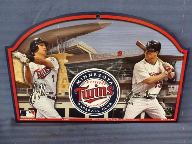 lot 35 image: Collectible Minnesota Twins
