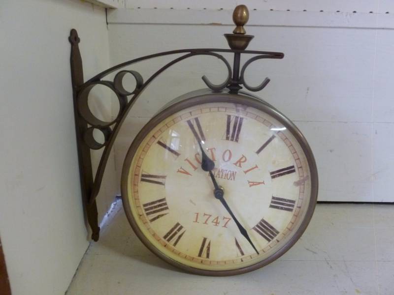 lot 61 image: Wall Mount Clock
